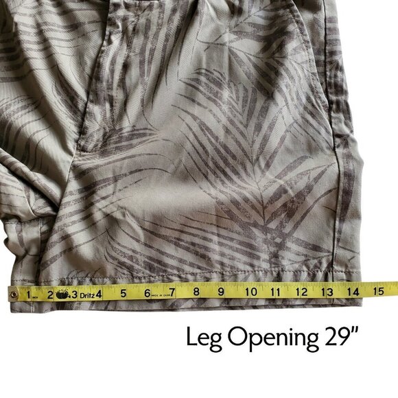 White House Black Market NWOT The Short High Rise Khaki Palm Print Size 14 - Picture 15 of 16